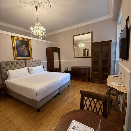 ローマ イ トレ モスケッティエリ Bed & Breakfast エクステリア 写真